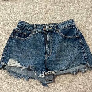 Lightly ripped denim shorts
